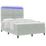 Cama con Somier de  con Colchón y Luz LED Gris Claro 140x190 cm Terciopelo | Foro24.es | Tu tienda online para hogar, jardín y más Foro24.es