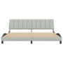 Estructura de cama sin colchón terciopelo gris claro 200x200 cm