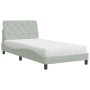 Cama con colchón terciopelo gris claro 100x200 cm