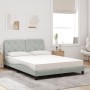 Cama con colchón terciopelo gris claro 120x200 cm