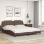 Cama con colchón cuero sintético marrón 180x200 cm