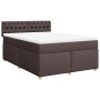Cama box spring con colchón tela marrón oscuro 140x190 cm en Camas y somieres | Comprar online en Foro24