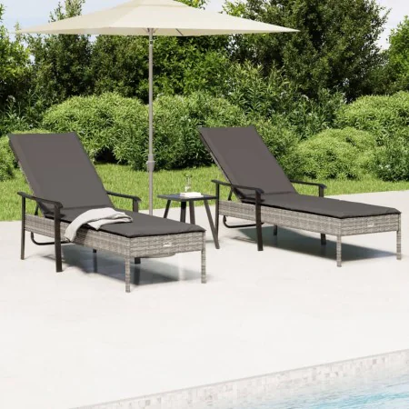 Tumbonas 2 unidades con mesa y cojines ratán sintético gris by , Garden sets - Ref: Foro24-362808, Price: 335,63 €, Discount: %