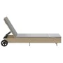 Tumbona con ruedas y cojín ratán sintético beige de , Tumbonas - Ref: Foro24-4104036, Precio: 166,51 €, Descuento: %