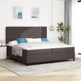 Cama con base acolchada con colchón marrón oscuro