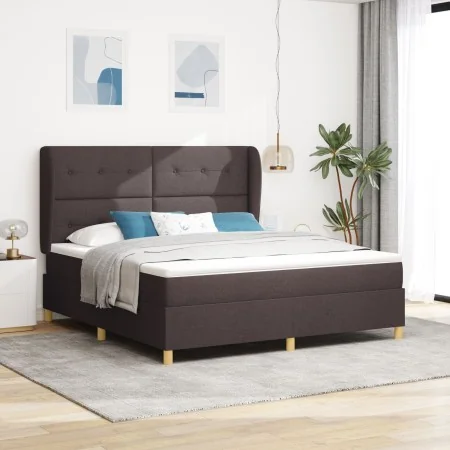 Cama Box Spring con colchón marrón oscuro 180x200 cm tela de , Camas y somieres - Ref: Foro24-3340770, Precio: 648,49 €, Desc...
